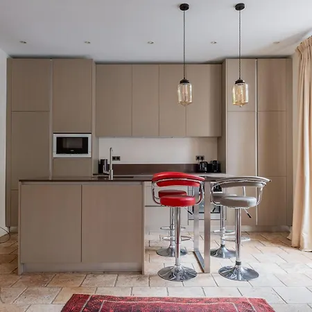 Veeve - Hint Of The Exotic Apartment