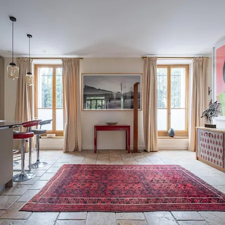 Veeve - Hint Of The Exotic Apartment